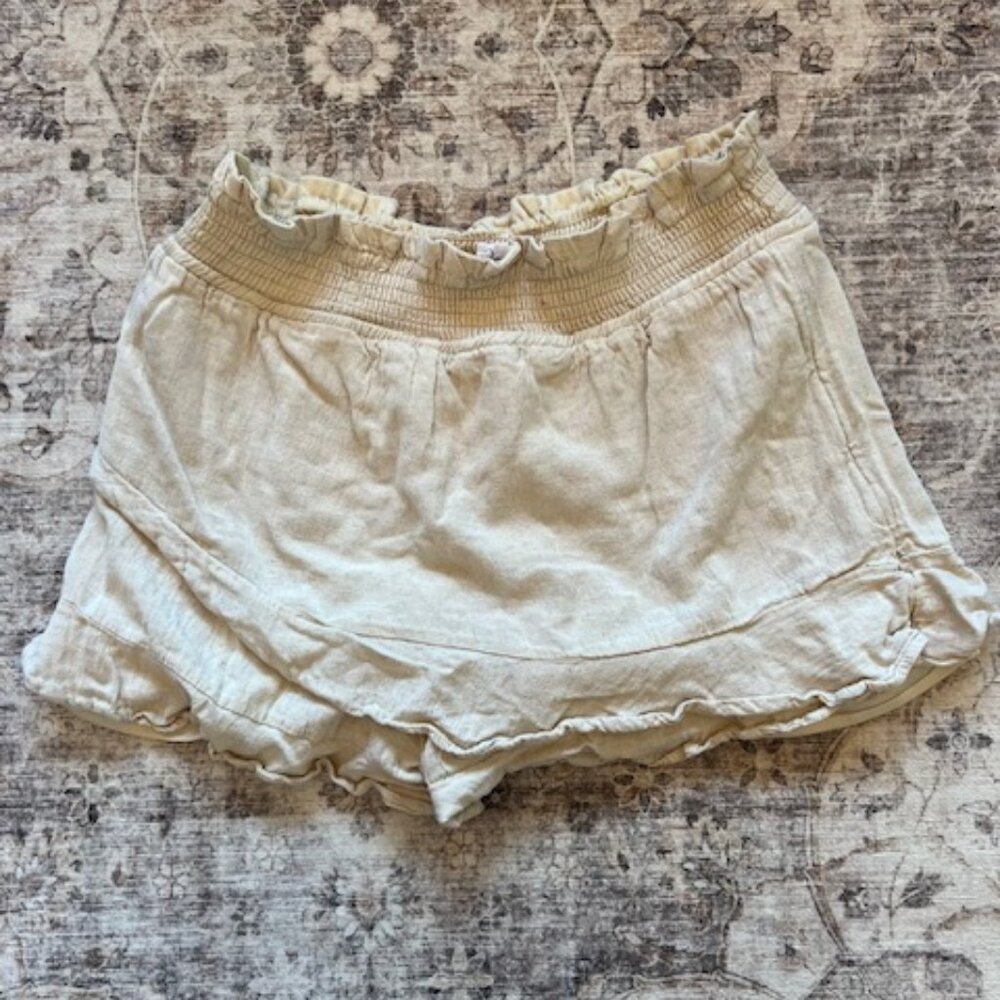 Women's Cream Skort, Size Large, Very stretchy/comfy